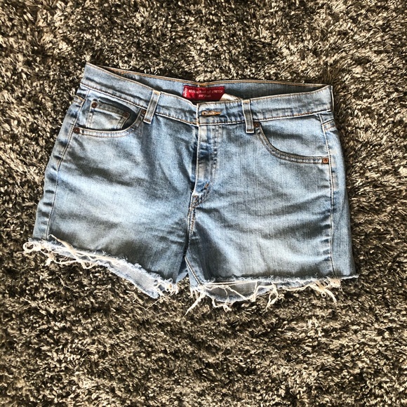 Cutoff Levi shorts - Picture 3 of 3